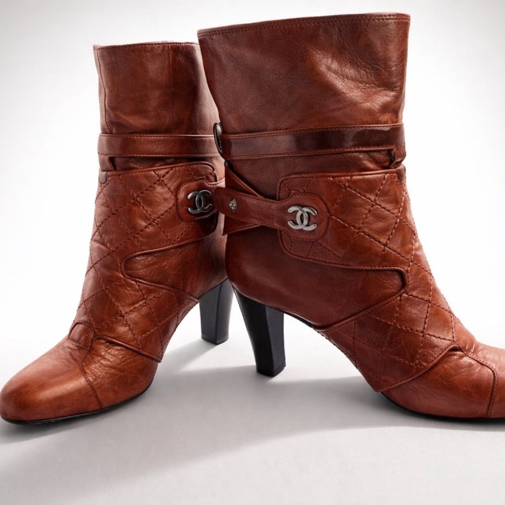 Chanel quilted leather boots- Size 37 1/2